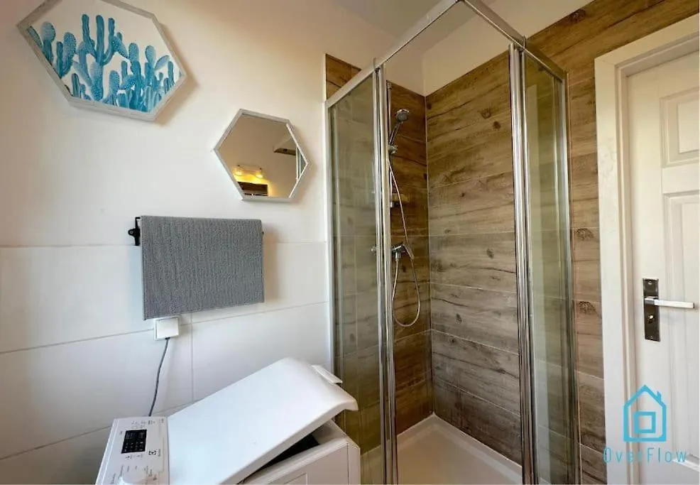 Walezy Room - Peaceful Retreat, 10 Minutes To Gdansk Old Town & Seaside 0*,